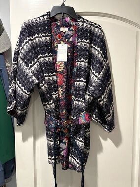 Exotic print reversible crochet kimono